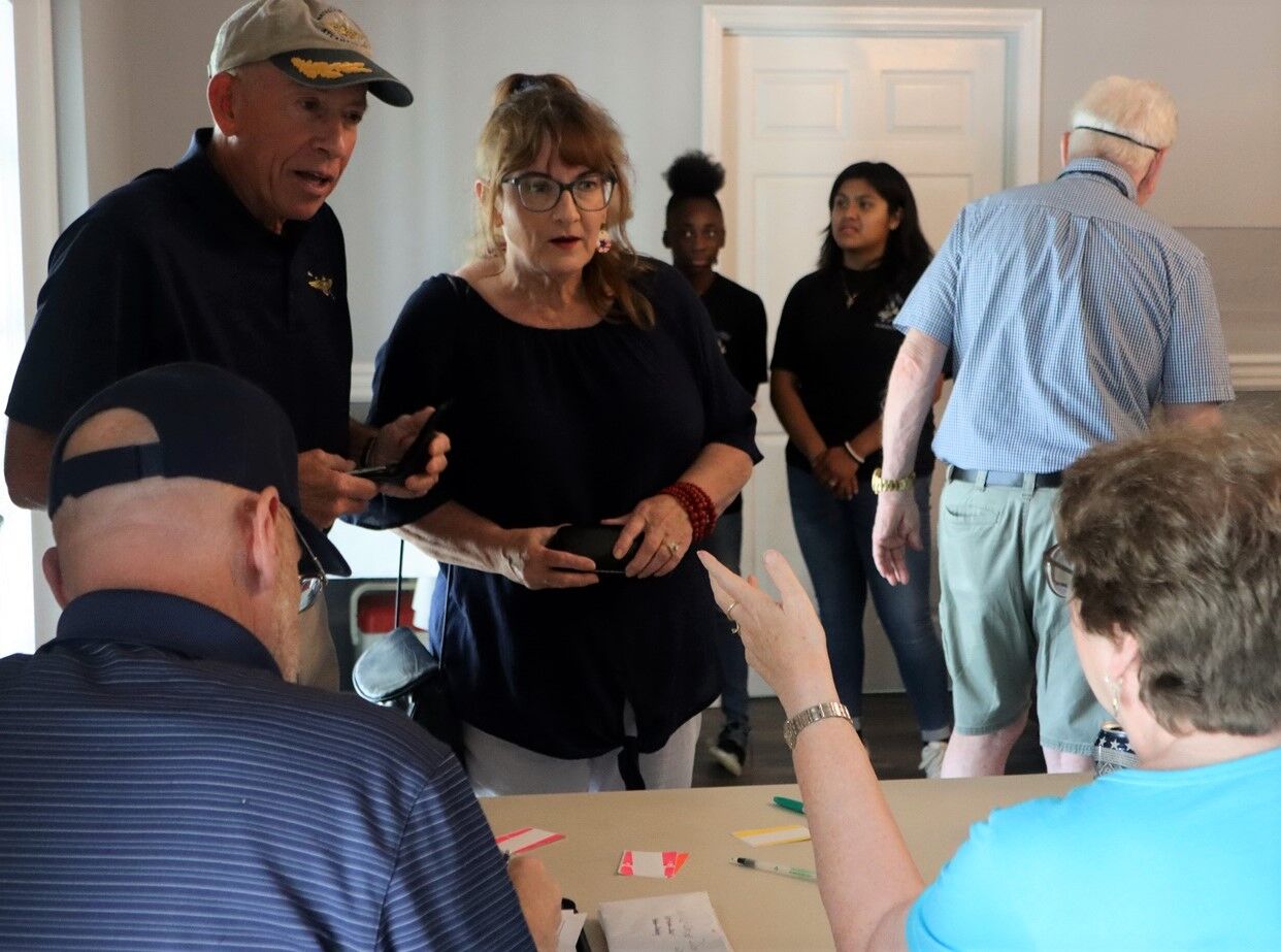 Navy Club holds annual shrimp dinner